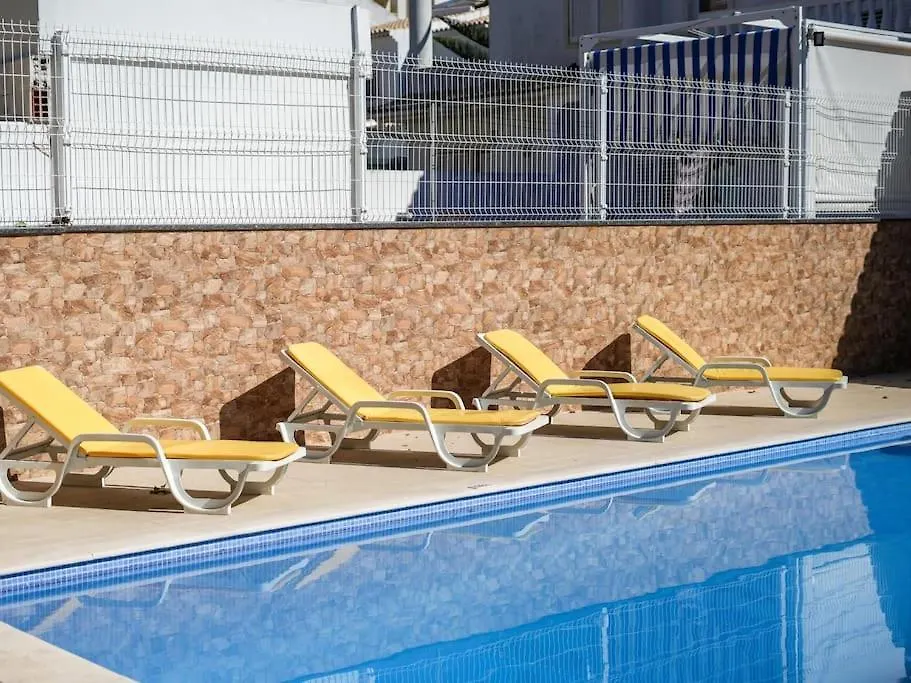 Villa Dogueno- Privat Pool & Privacy & Albufeira Center 0*,  Portugal