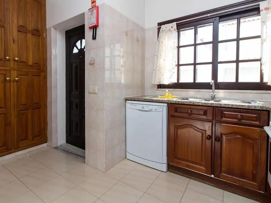 Villa Dogueno- Privat Pool & Privacy & Albufeira Center 0*,  Portugal
